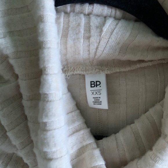 Cowl neck ribbed sweater - Picture 2 of 3